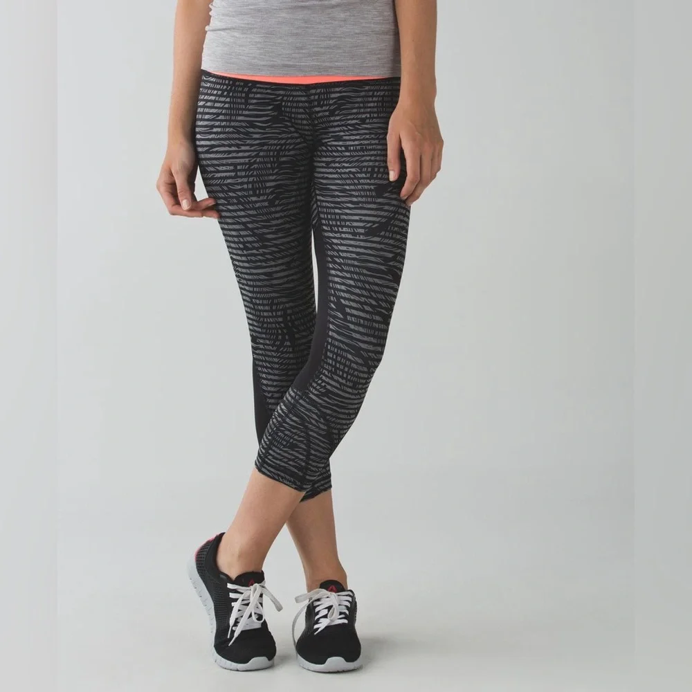 Lululemon Pace Rival Crop Full-On Luxtreme Stripe Play Size 4